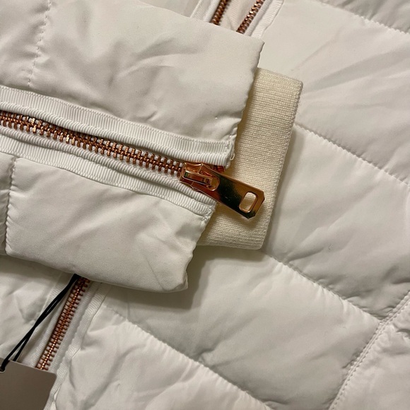 Zara outerwear. Puffy jacket, slim fit in white, size M. NWT. - Picture 3 of 5